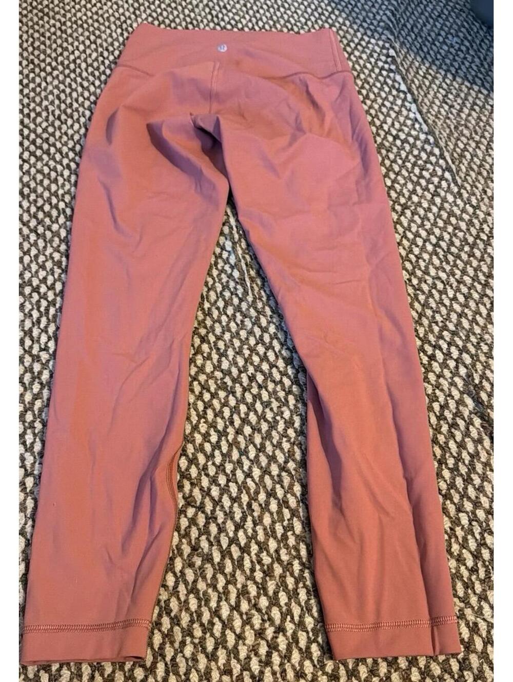 Lululemon Wunder Under Size 6 25” inseam.